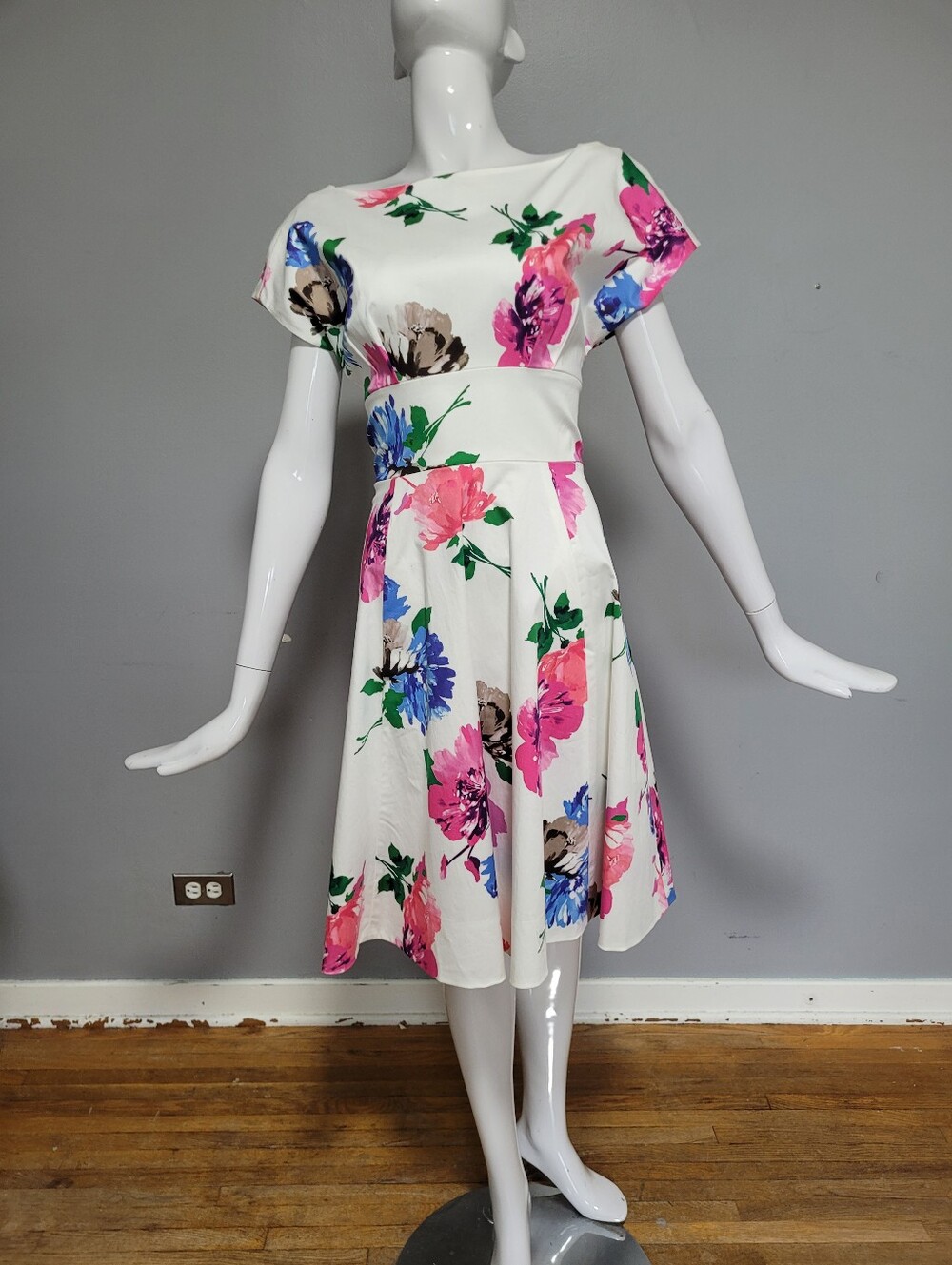 Kate Spade New York "Jess" Dress in Full Bloom White & Pink Floral, Size 8 - Picture 2 of 7